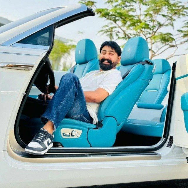 𝗠𝗮𝗹𝗶𝗸 𝗠𝘂𝗺𝗯𝗮𝗶 (Official)