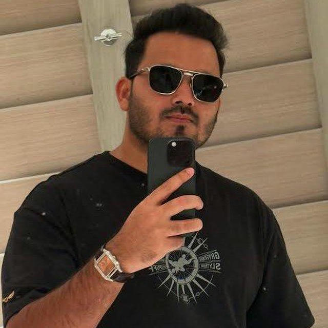 THE TRADE ROOM OFFICIAL ™