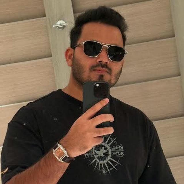 THE TRADE ROOM OFFICIAL ™