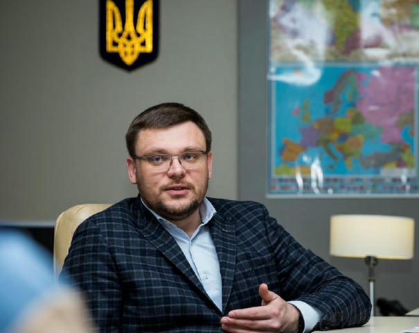 Працівники інших правоохоронних органів серфлять по нашим ухвалам і дивляться, на кого ми взяли обшук. Судді регіональних суд