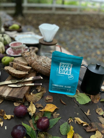 Кінець осені має свою магію: повільні ранки, пухкі шарфи й особлива потреба в теплій чашці кави 🍁🧣 Саме зараз хочеться чого