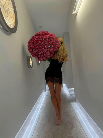 Пионовидные розы — редкая красота, потому что они буквально «ручная работа» природы и селекционеров. Они растут медленнее, жи