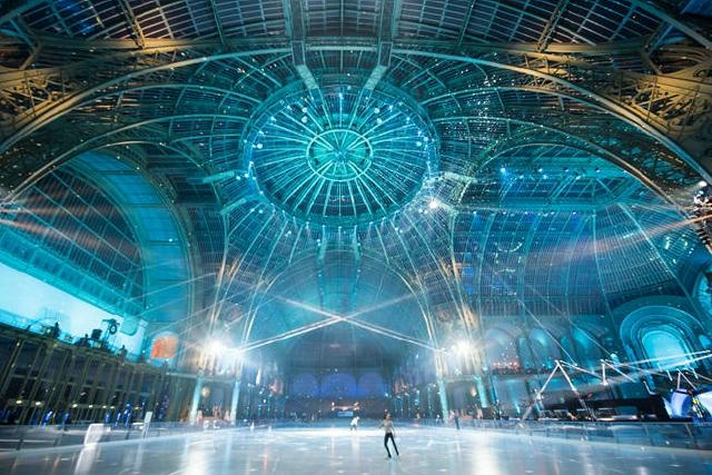 ⛸️ У Парижі відкривають гігантську криту ковзанку у Grand Palais Під скляним куполом Великого палацу з 14 грудня запрацює ков
