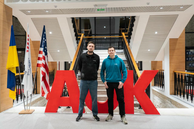 Працюємо з інноваціями щодня — і хочемо, щоб студенти теж мали можливість пробувати нові технології на практиці. Тому доєднує