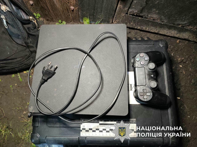 Мешканець Дніпропетровщини побив каструлею 60-річного односельчанина та відібрав у нього PlayStation 4