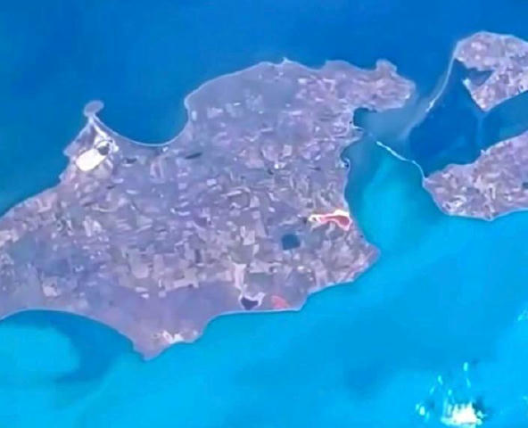 📍Кримська окупаційна влада побоюється диверсій напередодні новорічних свят і посилює заходи безпеки на Кримському мосту. ️️П