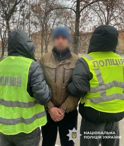 🤯 У Києві чоловік пограбував супермаркет, погрожуючи охоронцю зброєю Конфлікт виник після того, як його зупинили через товар