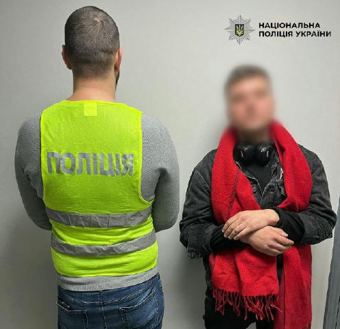 🤯Просто жах. У Києві на Драгоманова чоловік зв’язав свого батька та на його очах задушив бабусю й намагався вбити матір Він