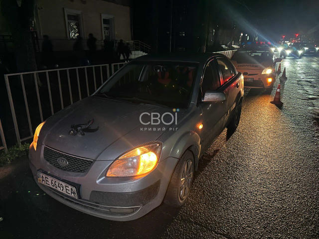 ⚠️Кіа збила жінку на переході на вул. Калнишевського. Попередньо, коли 70-річна почала перетинати дорогу, її вдарило дзеркало