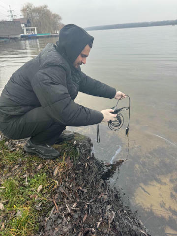 🤬Нафта досі ще присутня у Ладижинському водосховищі, – соцмережі. Наразі на водозаборі запроваджено посилений режим контролю