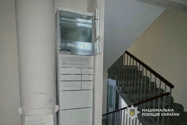 📦Серійних грабіжників поштоматів судитимуть у Дніпрі. Двоє чоловіків системно обносили поштомати у під’їздах. За допомогою з