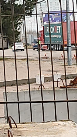 📝Чайка, біля БЦ юта два чорних зупиняють всіх підряд Отправить прогноз - @pogoda_kyivv_bot