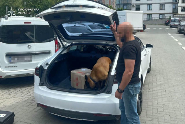 👀 Майже 3,5 кг наркоти знайшли у львівʼянина. Чоловік вирішив «заробити» на психотропах, але план швидко накрився. У машині