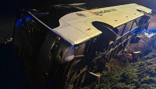 🇸🇰Автобус з українцями перекинувся у Словаччині, є постраждалі, - МЗС "Через несприятливі погодні умови автобус з’їхав з до