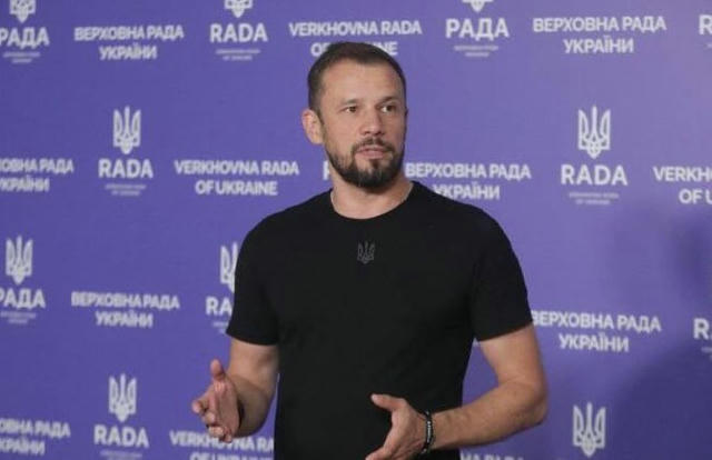 Підвищення зарплат педагогам: Сергій Бабак уточнив, коли і на скільки зростуть виплати