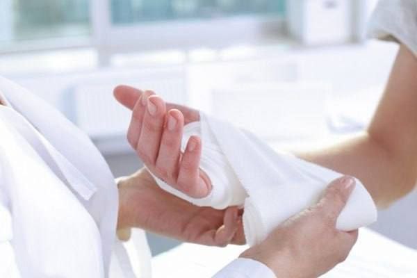 ⚡️ Перша допомога при порізах та ранах Промивання рани — Найефективніше лікування для невеликих порізів і подряпин — промиван