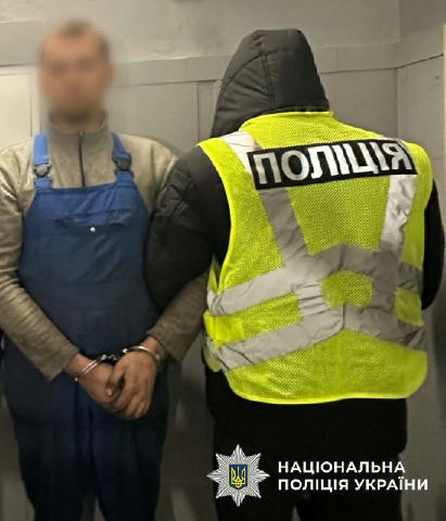 🤔 Повірив у «завдання СБУ» — підпалив «Укрпошту» в Києві. На Лісовому масиві 25-річний чоловік підпалив поштове відділення,