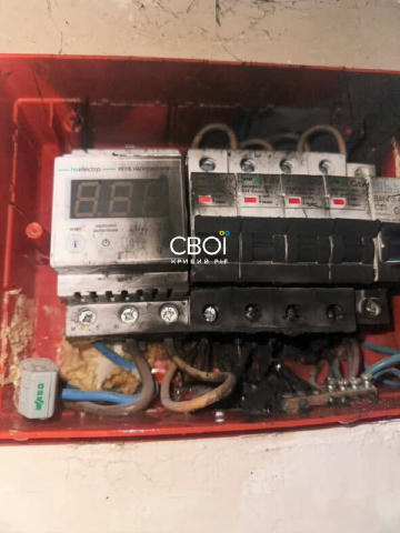 😲Перший пішов? На вул. Миколи Ткачова, 8 стабілізатор напруги не витримав раптового перепаду від 264 до 164. Коли дали світл