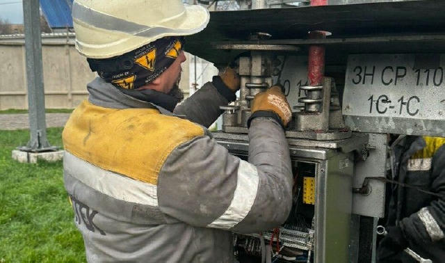 В течение 15 декабря энергетики ДТЭК «Одесские электросети» вернули свет для 124,7 тысячи семей. Об этом сообщает энергетичес