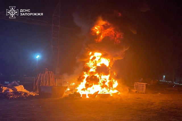 😱 Сьогодні в Запоріжжі горів технічний парафін на території одного із приватних підприємств Вогнеборці оперативно ліквідувал
