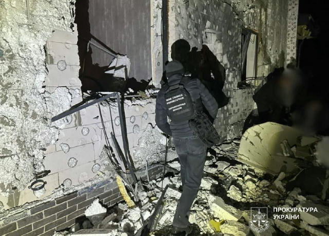 ❗Подробиці про удар по Запоріжжю: о 19:55 росіяни нанесли удар по приватному будинку в одному з районів Запоріжжя. Попередньо