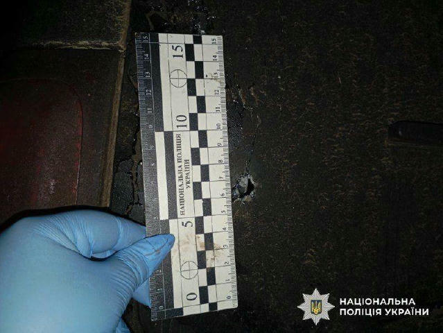 😱 Чоловік влаштував стрілянину на чужому подвір’ї у Сабатинівці. Постраждали авто й паркан. Поліція швидко знайшла підозрюва