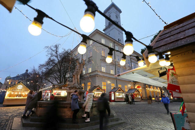 🎄Львівʼяни, Різдвяний ярмарок повертається на площу Ринок – він працюватиме з 22 грудня по 4 січня. Будиночків буде 20, розт