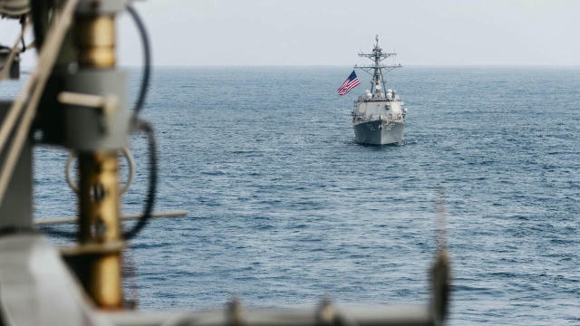 📢Дональд Трамп уночі оголосив морську блокаду навколо Венесуели для всіх нафтових танкерів. «Венесуела повністю оточена найб