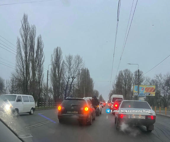 Дві ДТП на проспекті Лесі Українки у напрямку центру. Рух дуже ускладнений. Перша аварія біля Спортлайфу, друга біля зупинки