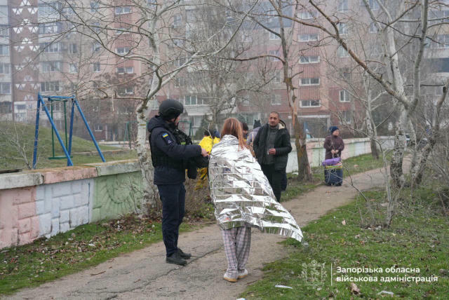 Щонайменше 21 людина, в тому числі одна дитина, постраждали внаслідок ворожої атаки на Запоріжжя та Запорізький район росіяни