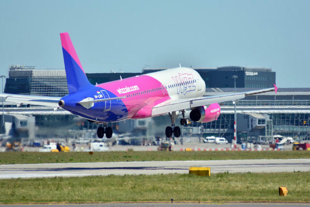 ✈️🇵🇱 Wizz Air розширює Варшаву: +5 нових напрямків у Європу Угорський лоукостер Wizz Air оголосив про запуск п’яти нових ма