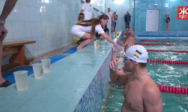 У Житомирі відбулася плавально-пивна естафета