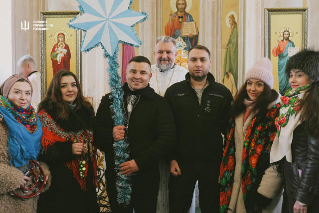 Різдвяна Служба Божа ― Кирило Буданов взяв участь у спільній молитві з капеланами та бійцями ГУР 🎄 25 грудня 2025 року в вій