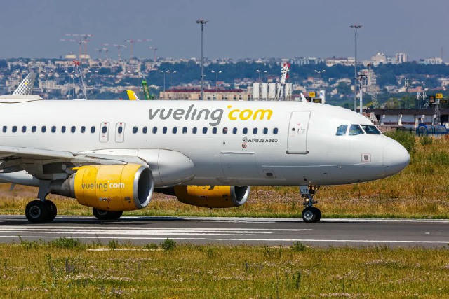 ✈️ Нові напрямки та розпродаж квитків від Vueling Бюджетний авіаперевізник Vueling оголосив про розширення маршрутів 🌍 • Бар