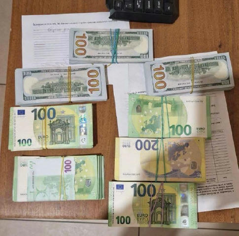 📢Одеські митники вилучили незадекларовану валюту на суму понад 3,5 млн. грн. ⛔️Незаконно вивезти готівкову валюту намагався