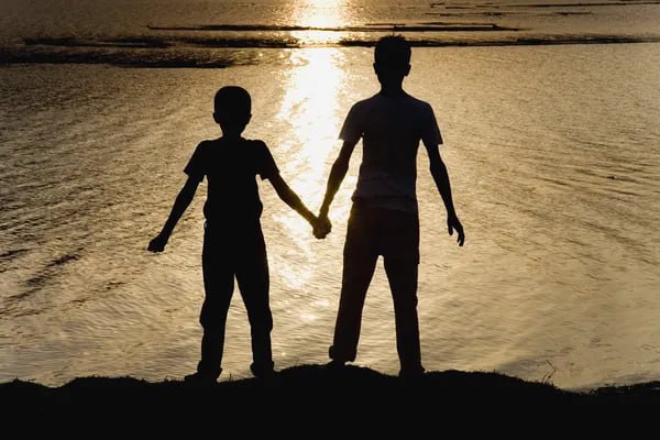 Алкоголь, відсутність житла і роботи – суд позбавив батька батьківських прав і передав двох дітей під опіку тітки