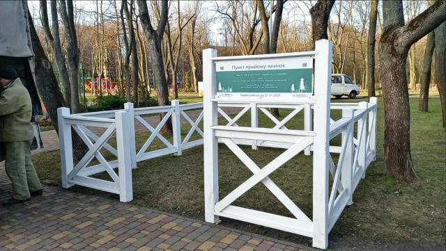 ❄️ З початку січня в Києві запрацюють 72 пункти прийому новорічних ялинок Із 2 до 31 січня мешканці столиці зможуть здати вик