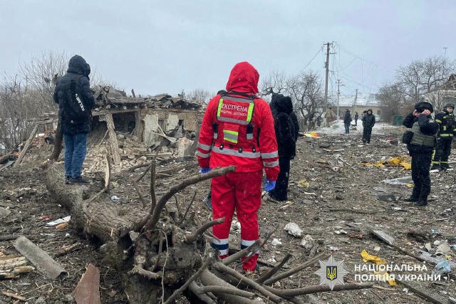 Шестеро людей, які зазнали поранень унаслідок російського удару по Умані — не у важкому стані. Їм надають медичну допомогу. Н