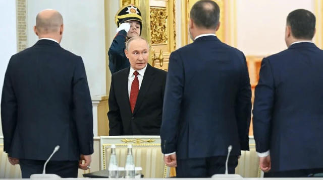 🇷🇺 Путін вимагає "весь Донбас" на переговорах зі США На передноворічному засіданні Держради Путін знову торкнувся теми мирн