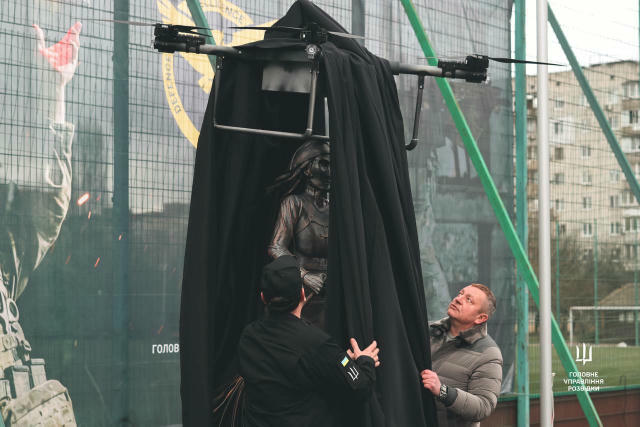 ⚡️Тим часом у Вишневому відкрили пам'ятник дрону «Баба Яга», — ГУР Київ — пряма трансляція 👈 Надіслати новину