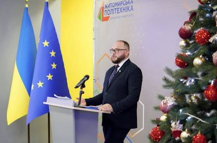 Ректор державного університету «Житомирська політехніка» Віктор Євдокимов, який оголосив про дострокове припинення своїх повн