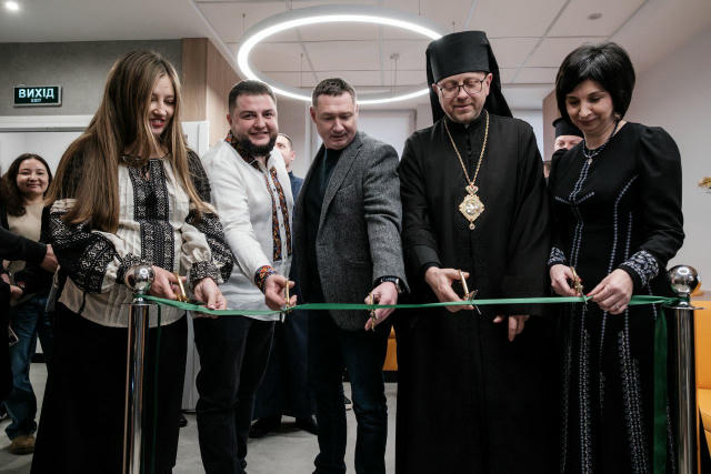 Ми всі з нетерпінням чекали, коли на небі засяє зірка, яка сповістить про народження Ісуса Христа. Хочу висловити особливу вд