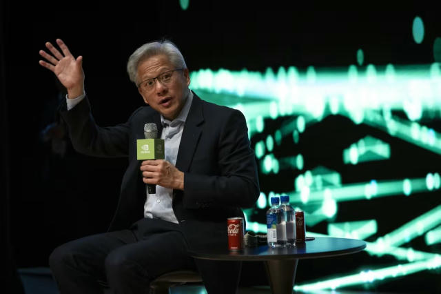 💻️ Що задумав Хуанг? Nvidia уклала цікаву угоду зі стартапом Groq. Замість повної купівлі за чутками за $20 млрд, Nvidia зро