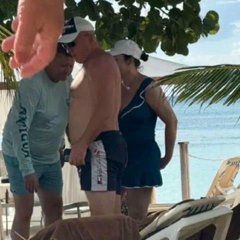 «Я вийду з Києва останнім» – пише Валерій Залужний у своїй книжці. Сьогодні Володимир Золкін опублікував фото Валерія Залужно