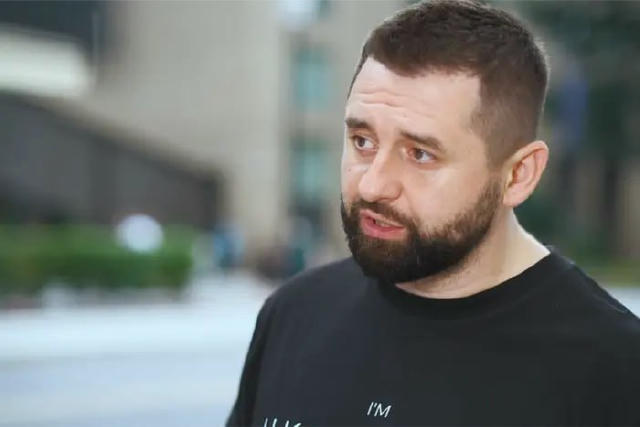 Голосування онлайн, офлайн і упродовж кількох днів: Арахамія запропонував можливі виборчі механізми Депутат під час засідання