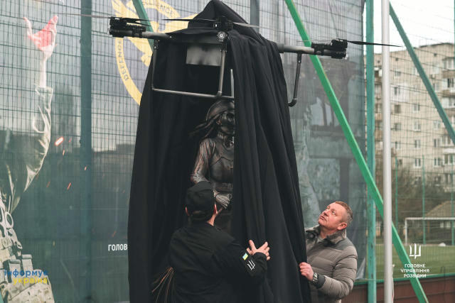 ⚡️ У Вишневому на Київщині відкрили пам'ятник дрону «Баба Яга». — ГУР 🤓 Інформує Україна 🔵 Новини твого міста 🔵