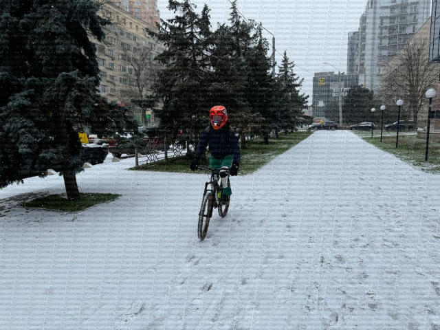 ❄️⛷️ За окном уже сугробы Гидрометцентр предупреждает, что в ближайшие 1-2 часа видимость во время снега будет 200-500 м, кот