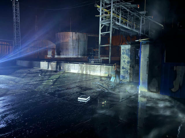 В Одесской области всю ночь велся обстрел по морским портам, сообщает вице-премьер Кулеба. Повреждены элеваторы, склады гражд