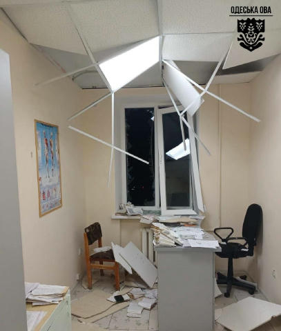 Вследствие ночной атаки в Измаиле повреждено здание поликлиники. К счастью, никто не пострадал Ссылка на нас - https://t.me/+