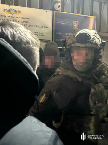 Екскерівнику СБУ в Харківській області оголосили нову підозру, пише Державне бюро розслідувань. ДБР не вказує його імʼя, але,